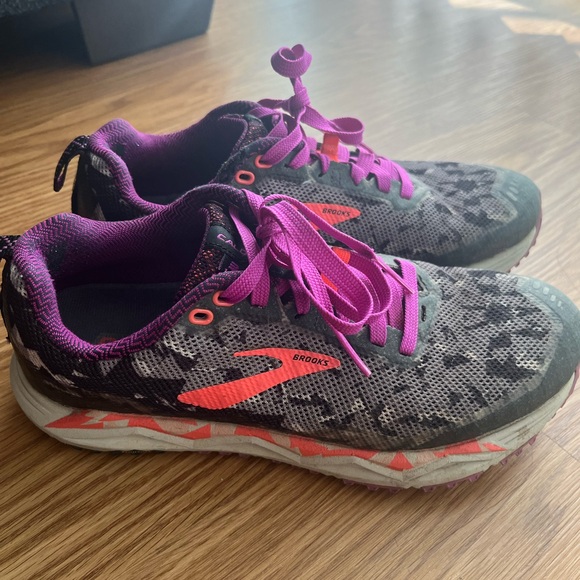 Brooks Size 7 Running/Trail Shoes - Picture 1 of 4